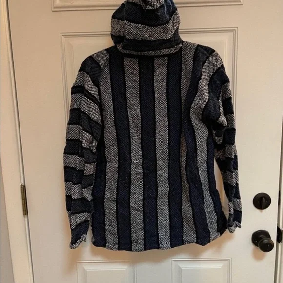 Baja sweater size medium blue gray, drug rug - Picture 2 of 2